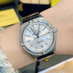 【全银黑】全新百年灵机械计时腕表-南海胶囊系列(chronometer Automatic 36)具有醒目的色彩和夜光.让人联想起夏日 海洋生物和葱郁草木所营造的令人陶醉的氛围。这款优雅的现代复古灵感腕表适合想在人群脱颖而出的女士。融合优异性能和造型美感，时尚而优雅，适合各种场合，多种金属表壳可供选择，镶嵌彩色宝石钻，从炫酷的精钢材质百搭双色间金乃至豪华红金，一应俱全，时标和多姿多彩表盘，搭载2824机械机芯，尺寸:36mm 是百年灵最新女士机械计时系列的灵动姐妹表款。