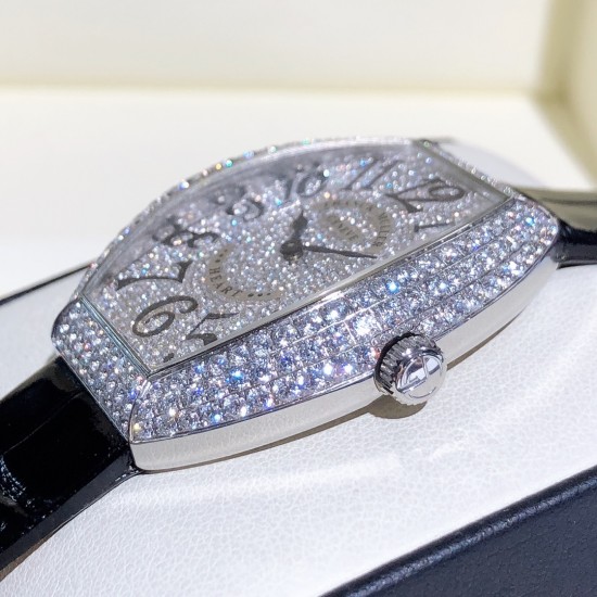 法兰克穆勒-FRANCK MULLER(FM),LADIESCOLLECTION系列,瑞士石英机芯,蓝宝石水晶玻璃,进口意大利牛皮制作仿真鳄鱼皮,光泽度饱满,316精钢镀14k金镶钻,尺寸34x39.5mm、厚度:8.5mm。 法兰克穆勒-FRANCK MULLER(FM),LADIESCOLLECTION系列,瑞士石英机芯,蓝宝石水晶玻璃,进口意大利牛皮制作仿真鳄鱼皮,光泽度饱满,316精钢镀14k金镶钻,尺寸34x39.5mm、厚度:8.5mm。