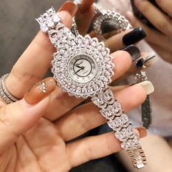 时装奢华版  肖邦-Chopard珠宝腕表：精致奢华；整表采用镶嵌技术；珍珠母贝；包镶流动水滴形透明锆钻，壳直径34mm 实拍 以创造艺术品的方式专注每一只腕表