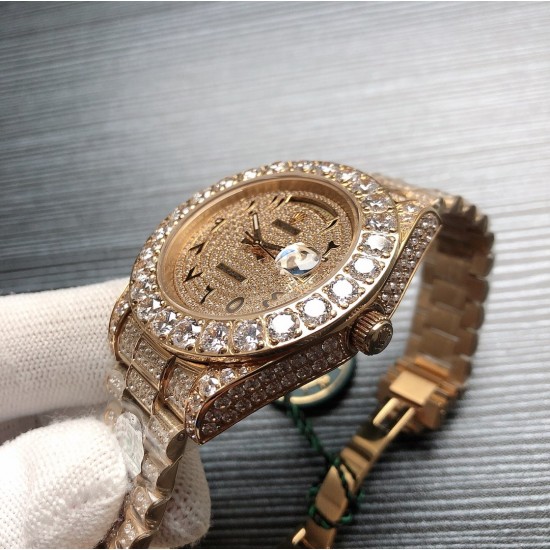 劳力士ROLEX R40 SF Factory 新款Oyster Perpetual Pearlmaster 39(蚝式恒动Pearlmaster 39)腕表,堪为宝石镶嵌腕表系列之瑰宝。 永恒黄金腕表镶嵌最珍稀的钻石,充分展现劳力士在宝石镶嵌方面的非凡技艺。品牌:Rolex劳力士系列:蚝式恒动腕表机芯:全自动机械表带:镶钻精钢表链尺寸:43.5 x 13mm材料:316精钢+蓝宝石玻璃 三杰精致推荐男士机械腕表 SJ为你精心打造超真实实物图拍摄 劳力士ROLEX R40 SF Factory 新款Oyster Perpetual Pearlmaster 39(蚝式恒动Pearlmaster 39)腕表,堪为宝石镶嵌腕表系列之瑰宝。 永恒黄金腕表镶嵌最珍稀的钻石,充分展现劳力士在宝石镶嵌方面的非凡技艺。品牌:Rolex劳力士系列:蚝式恒动腕表机芯:全自动机械表带:镶钻精钢表链尺寸:43.5 x 13mm材料:316精钢+蓝宝石玻璃 三杰精致推荐男士机械腕表 SJ为你精心打造超真实实物图拍摄
