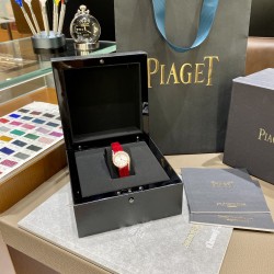RF厂伯爵新款小号26mm。Limelight Gala系列的女性钻石手表是绝对诱惑的标志，表盘独特的6与9的造型，混合艺术，设计和珠宝，他们赞扬充满活力和大胆女性气质。在伯爵的眼里，每一位演绎人生故事的女主角，都注定拥有出众魅力！别出心裁，不断进阶超越。尺寸26mm  机芯：瑞士朗达机芯 玻璃：蓝宝石镜面 皮带：美洲鳄鱼皮