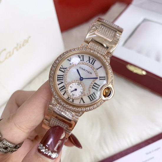 卡地亚-CARTIER新面满钻女士腕表 进口石英机芯 316L精钢表壳 矿物质超强玻璃镜面 直径36mm厚10mm该款腕表备受女性喜爱,在不同的场合映耀着她们各自的独特个性与迷人风华 卡地亚-CARTIER新面满钻女士腕表 进口石英机芯 316L精钢表壳 矿物质超强玻璃镜面 直径36mm厚10mm该款腕表备受女性喜爱,在不同的场合映耀着她们各自的独特个性与迷人风华