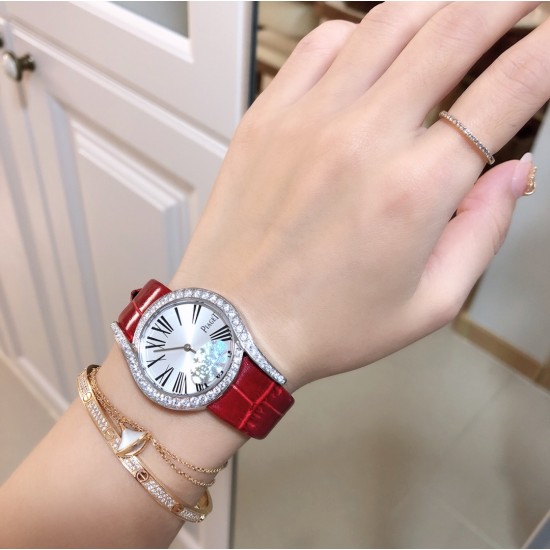实拍 中国红 伯爵 全新Piaget Lime light系列腕表,以其独特的造型,引领着时尚界的风潮,更是邀请到国际巨星巩俐倾情代言,必将成为伯爵品牌全新的识别69式印,瑞士石英32mm 白金电镀 认准独家实拍细节品质! 实拍 中国红 伯爵 全新Piaget Lime light系列腕表,以其独特的造型,引领着时尚界的风潮,更是邀请到国际巨星巩俐倾情代言,必将成为伯爵品牌全新的识别69式印,瑞士石英32mm 白金电镀 认准独家实拍细节品质!