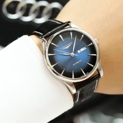 品牌： 浪琴-LONGINES  100米防水 类型：[酷]男士腕表表壳：316精钢（做工优质)表带：进口小牛皮/316精钢(两种可选)机芯：日本进口8215全自动机械机芯（走时稳定）玻璃：高级双卜蓝宝石镜面(防划花)尺寸：直径40mm，厚度12mm