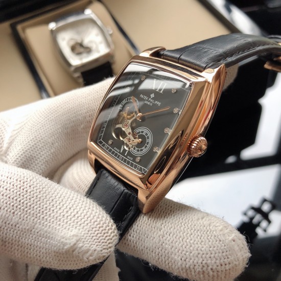 百达翡丽-PATEK PHILIPPE L39 古典系列方型设计 9位置24小时缕空显示⚠️5位置秒针设计全自动机械机芯 【0返修0售后】50米超强防水功能 ,进口防刮蓝宝石玻璃 316精钢表壳 顶级进口316精钢表带 商务休闲 绅士型男睿智所选。尺寸:直径41.98mm 厚度9mm,三杰完美彰显其百达翡丽腕表的皇家血统 三杰精致推荐男士进口机芯腕表 SJ为你精心拍摄超真实实物图 百达翡丽-PATEK PHILIPPE L39 古典系列方型设计 9位置24小时缕空显示⚠️5位置秒针设计全自动机械机芯 【0返修0售后】50米超强防水功能 ,进口防刮蓝宝石玻璃 316精钢表壳 顶级进口316精钢表带 商务休闲 绅士型男睿智所选。尺寸:直径41.98mm 厚度9mm,三杰完美彰显其百达翡丽腕表的皇家血统 三杰精致推荐男士进口机芯腕表 SJ为你精心拍摄超真实实物图