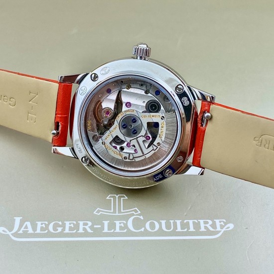 JAEGER-LECOULTRE积家女款RENDEZ-VOUS约会系列。尺寸：29mm搭载日本进口全自动机械机芯  正品版本机芯主版  功能：日夜星晨、时分秒显示功能 ，展现出昼的灿烂与夜的浪漫(刚刚的相遇，[玫瑰]刚刚的缘分，[爱心]刚刚的时间，愿幸福快乐与您相伴)
