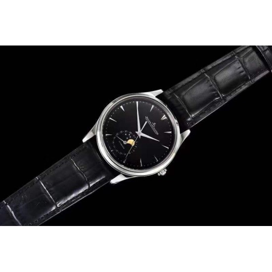 【厚积“薄”发 年度大作】新品上市,积家月相大师系列,表壳直径39mmX9.9mm与原装同步。六点钟的子盘拥有阳历阴历(月相)双期显示,月相24小时转一圈,功能和正品一致。【技术突破】采用9015改积家自产Cal.925/1机芯,功能百分百同步原装自产机芯。走时稳定,素质坚挺。【细节突破】从侧面观察腕表盘面发现有微微的弧度,为了达到这一效果,耗时费力多次调整模具,确保神韵和感觉能与原装相媲美。积家月相大师,满足您对月相的一切美好情怀。收起 【厚积“薄”发 年度大作】新品上市,积家月相大师系列,表壳直径39mmX9.9mm与原装同步。六点钟的子盘拥有阳历阴历(月相)双期显示,月相24小时转一圈,功能和正品一致。【技术突破】采用9015改积家自产Cal.925/1机芯,功能百分百同步原装自产机芯。走时稳定,素质坚挺。【细节突破】从侧面观察腕表盘面发现有微微的弧度,为了达到这一效果,耗时费力多次调整模具,确保神韵和感觉能与原装相媲美。积家月相大师,满足您对月相的一切美好情怀。收起