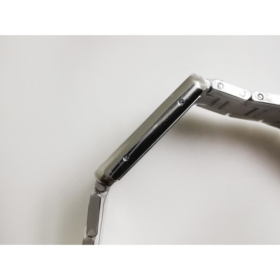 K11厂出品！升级V2版[强][强][强]顶级完美复刻的卡地亚TANK 坦克系列，[闪电]精钢版[闪电]有小号2431,中号2734,两个尺寸，顶级完美复刻，细节打磨，指针颜色，把头弧度，原厂鳄鱼皮带，底盖编码，均与正品一致！配贴码，一表一码！十种颜色表带！