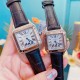 实拍升级版✨卡地亚(Cartier )新款超薄山度士腕表 日内瓦表展新款 Santos-Dumont系列 进口瑞士石英机芯 精钢表壳 圆珠形表冠 镶嵌一颗凸圆形蓝宝石 镀银磨砂表盘 阳光射线纹饰效果 罗马数字时标 剑形蓝钢指针 蓝宝石水晶镜面 大号:42 mm.小号36mm 实拍升级版✨卡地亚(Cartier )新款超薄山度士腕表 日内瓦表展新款 Santos-Dumont系列 进口瑞士石英机芯 精钢表壳 圆珠形表冠 镶嵌一颗凸圆形蓝宝石 镀银磨砂表盘 阳光射线纹饰效果 罗马数字时标 剑形蓝钢指针 蓝宝石水晶镜面 大号:42 mm.小号36mm