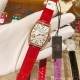 呼声最高 法兰克穆勒 酒桶型女士石英腕表 CINTREE CURVEX系列 316L 精钢表壳,尺寸4331毫米。CNC加工抛光表壳,精雕成形,底盖拉丝细腻,字体雕刻清晰。 拱形玻璃镜面 搭配制作过程相当繁琐的顶级珍珠光贝母拱形表盘,色泽均匀 真丁立体精钢镀铑阿拉伯数字时标。 好的珍珠贝母表盘色彩可因光源,观察角度的不同而显出不同的亮丽光泽,璀璨夺目,绝不是其他劣质贝母盘面可媲美的机芯采用进口石英机芯 高等级水钻镶嵌,不惜成本制作,匠心打造,工艺完美。 搭配美洲鳄鱼皮,做到尽显唯美 高雅 呼声最高 法兰克穆勒 酒桶型女士石英腕表 CINTREE CURVEX系列 316L 精钢表壳,尺寸4331毫米。CNC加工抛光表壳,精雕成形,底盖拉丝细腻,字体雕刻清晰。 拱形玻璃镜面 搭配制作过程相当繁琐的顶级珍珠光贝母拱形表盘,色泽均匀 真丁立体精钢镀铑阿拉伯数字时标。 好的珍珠贝母表盘色彩可因光源,观察角度的不同而显出不同的亮丽光泽,璀璨夺目,绝不是其他劣质贝母盘面可媲美的机芯采用进口石英机芯 高等级水钻镶嵌,不惜成本制作,匠心打造,工艺完美。 搭配美洲鳄鱼皮,做到尽显唯美 高雅