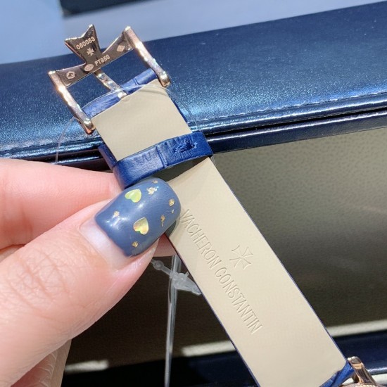 实拍2020年江诗丹顿传袭超薄系列-Vacheron Constantin 专为女神打造的,奢华时尚,采用进口316钢表壳,搭配原装进口9015机芯(0返修),天然蓝宝石玻璃镜面,直径33mm,超薄工艺7.8mm,超强防水30米,竹节纹进口小牛皮表带,一表一码。 实拍2020年江诗丹顿传袭超薄系列-Vacheron Constantin 专为女神打造的,奢华时尚,采用进口316钢表壳,搭配原装进口9015机芯(0返修),天然蓝宝石玻璃镜面,直径33mm,超薄工艺7.8mm,超强防水30米,竹节纹进口小牛皮表带,一表一码。