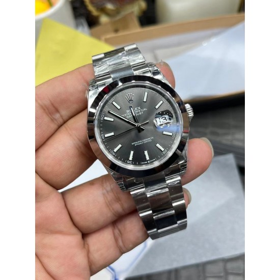 ROLEX 劳力士 蚝式恒动日志型41mm系列腕表,直径41mm,经典的蚝式表壳搭配三角坑纹外圈,把头采用旋入式设计,抗刮损蓝水晶玻璃,防反光凸透式放大(2.5倍)日历窗,隐蔽式摺叠皇冠带扣,矜持有度秀而不媚 恒久优雅! ROLEX 劳力士 蚝式恒动日志型41mm系列腕表,直径41mm,经典的蚝式表壳搭配三角坑纹外圈,把头采用旋入式设计,抗刮损蓝水晶玻璃,防反光凸透式放大(2.5倍)日历窗,隐蔽式摺叠皇冠带扣,矜持有度秀而不媚 恒久优雅!