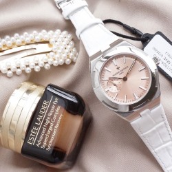 Vacheron Constantin江诗丹顿纵横四海系列OVERSEAS女款小号型2300v/2305v【表壳】表径3610.8mm 同步原装  质感细腻大方 蓝宝石镜面【字面】表盘经旭日纹缎面拉丝工艺处理 深邃优雅 18k金时标均带白色夜光涂层【机芯】CITIZEN8系列改Cal.5300机芯（机芯稳定零返修 ）后原装18k纳米镀金质摆陀【表带扣】半马其他十字三片折叠式表扣 进口牛皮表带越欣赏 越懂欣赏