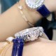 实拍 萧邦新款不断 重点推荐 重磅来袭 LHEUR DU DIAMANT珠宝镶系列,全套精钢镂空打造,光滑精致无暇,采用最新手法三爪镶石工艺,与原装正品一致,尺寸及细节完美至无可挑剔,整表美轮美奂由你任意搭配出行或各种宴会派对,该款专用进口机械机芯,整机保持原状态无改动,稳定性众所周知!表扣饱满不显臃肿,七颗钻石及整个表扣呈现的弧度与镂空的鸟巢壳身完美绝配,搭配之对应效果令你无可挑剔,表带制作精良,狠下本钱采用进口高光牛皮 一点也不逊于市场的一般鳄鱼皮。 实拍 萧邦新款不断 重点推荐 重磅来袭 LHEUR DU DIAMANT珠宝镶系列,全套精钢镂空打造,光滑精致无暇,采用最新手法三爪镶石工艺,与原装正品一致,尺寸及细节完美至无可挑剔,整表美轮美奂由你任意搭配出行或各种宴会派对,该款专用进口机械机芯,整机保持原状态无改动,稳定性众所周知!表扣饱满不显臃肿,七颗钻石及整个表扣呈现的弧度与镂空的鸟巢壳身完美绝配,搭配之对应效果令你无可挑剔,表带制作精良,狠下本钱采用进口高光牛皮 一点也不逊于市场的一般鳄鱼皮。