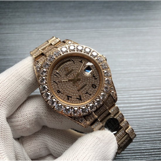 劳力士ROLEX R40 SF Factory 新款Oyster Perpetual Pearlmaster 39(蚝式恒动Pearlmaster 39)腕表,堪为宝石镶嵌腕表系列之瑰宝。 永恒黄金腕表镶嵌最珍稀的钻石,充分展现劳力士在宝石镶嵌方面的非凡技艺。品牌:Rolex劳力士系列:蚝式恒动腕表机芯:全自动机械表带:镶钻精钢表链尺寸:43.5 x 13mm材料:316精钢+蓝宝石玻璃 三杰精致推荐男士机械腕表 SJ为你精心打造超真实实物图拍摄 劳力士ROLEX R40 SF Factory 新款Oyster Perpetual Pearlmaster 39(蚝式恒动Pearlmaster 39)腕表,堪为宝石镶嵌腕表系列之瑰宝。 永恒黄金腕表镶嵌最珍稀的钻石,充分展现劳力士在宝石镶嵌方面的非凡技艺。品牌:Rolex劳力士系列:蚝式恒动腕表机芯:全自动机械表带:镶钻精钢表链尺寸:43.5 x 13mm材料:316精钢+蓝宝石玻璃 三杰精致推荐男士机械腕表 SJ为你精心打造超真实实物图拍摄