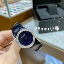 RF厂伯爵新款小号26mm。Limelight Gala系列的女性钻石手表是绝对诱惑的标志，表盘独特的6与9的造型，混合艺术，设计和珠宝，他们赞扬充满活力和大胆女性气质。在伯爵的眼里，每一位演绎人生故事的女主角，都注定拥有出众魅力！别出心裁，不断进阶超越。尺寸26mm  机芯：瑞士朗达机芯 玻璃：蓝宝石镜面 皮带：美洲鳄鱼皮