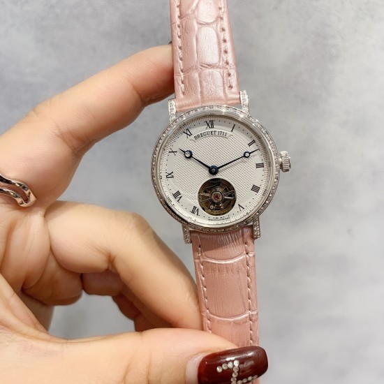 2019首推女表⚠️宝玑-Breguet 流金岁月系列搭配陀飞轮机械机芯，蓝宝石玻璃镜面，表壳直径约32mm10mm高贵优雅  尽显女王风范