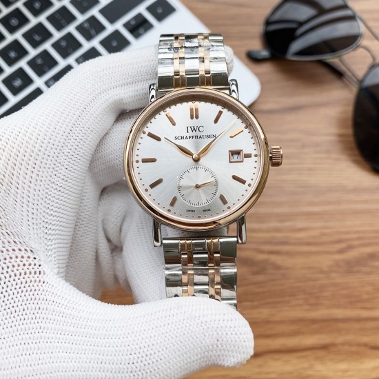 实物拍摄品牌：万国-IWC  类型：[酷]男士腕表表壳：316精钢（做工优质）表带：进口真牛皮/316精钢(两种可选)机芯：高级定制全自动机械机芯（走时稳定）玻璃：高级强化镀膜镜面尺寸：直径40mm，厚度12mm