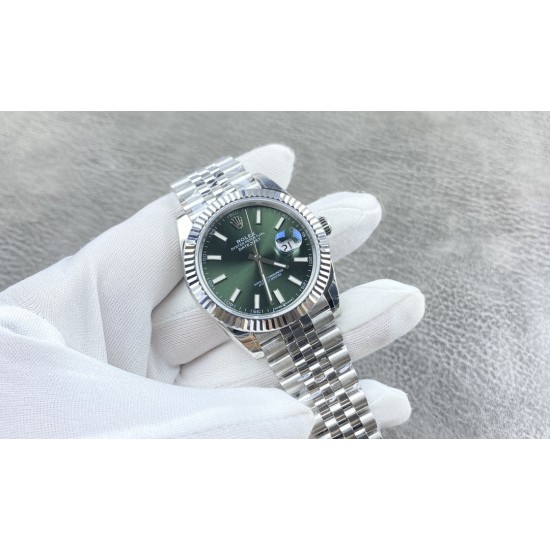 ROLEX 劳力士 蚝式恒动日志型41mm系列腕表,直径41mm,经典的蚝式表壳搭配三角坑纹外圈,把头采用旋入式设计,抗刮损蓝水晶玻璃,防反光凸透式放大(2.5倍)日历窗,隐蔽式摺叠皇冠带扣,矜持有度秀而不媚 恒久优雅! ROLEX 劳力士 蚝式恒动日志型41mm系列腕表,直径41mm,经典的蚝式表壳搭配三角坑纹外圈,把头采用旋入式设计,抗刮损蓝水晶玻璃,防反光凸透式放大(2.5倍)日历窗,隐蔽式摺叠皇冠带扣,矜持有度秀而不媚 恒久优雅!