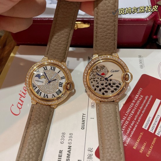 卡地亚蓝气球斑鸠灰荔枝纹皮 限量订制色系到货 灰色一直是时尚界的宠儿 热门色暖暖的浅色调 神仙颜色 好品味的象征!荔枝纹皮饱和度恰到好处,细腻的羊皮戴上手超级柔软舒适关键是超显高档 卡地亚蓝气球黄金豹子镶钻面 奢华贵气十足 实物超美 瑞士石英尺寸36mm 认准独家色系 力荐入手! 卡地亚蓝气球斑鸠灰荔枝纹皮 限量订制色系到货 灰色一直是时尚界的宠儿 热门色暖暖的浅色调 神仙颜色 好品味的象征!荔枝纹皮饱和度恰到好处,细腻的羊皮戴上手超级柔软舒适关键是超显高档 卡地亚蓝气球黄金豹子镶钻面 奢华贵气十足 实物超美 瑞士石英尺寸36mm 认准独家色系 力荐入手!