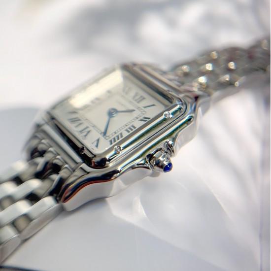 Panthre de Cartier / double chain Width 22mm.Length 30mm. Chain length 44cm卡地亚猎豹系列腕表/双圈表链宽度22mm 长度30mm 链条长度44cm瑞士进口石英机芯,316L精钢表壳表链。蓝晶石表冠,蓝宝石镜面,淬火钢蓝指针,双圈环绕链条,便捷珠宝扣。 Panthre de Cartier / double chain Width 22mm.Length 30mm. Chain length 44cm卡地亚猎豹系列腕表/双圈表链宽度22mm 长度30mm 链条长度44cm瑞士进口石英机芯,316L精钢表壳表链。蓝晶石表冠,蓝宝石镜面,淬火钢蓝指针,双圈环绕链条,便捷珠宝扣。