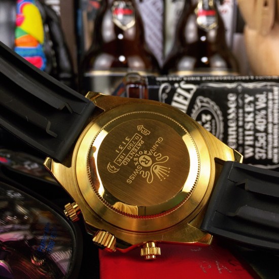 劳力士 ROLEX 迪通拿系列 搭载日本多功能石英计时机芯 精钢表壳 尺寸40mm 镀膜玻璃  泰国橡树胶带 原装扣！