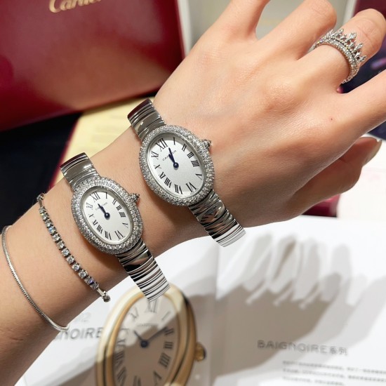 Baignoire de Cartier Small size: W:25mm L:32mmMini size: W:20mm L:25mmBaignoire de Cartier 卡地亚Baignoire1920#浴缸1920系列,进口瑞士石英机芯。316L精钢表壳表链。整体5A莫桑石镶嵌,淬火钢蓝指针,拱形水晶镜面。表壳尺寸:小号尺寸 宽度25mm长度32mmmini尺寸 宽度20mm长度25mm Baignoire de Cartier Small size: W:25mm L:32mmMini size: W:20mm L:25mmBaignoire de Cartier 卡地亚Baignoire1920#浴缸1920系列,进口瑞士石英机芯。316L精钢表壳表链。整体5A莫桑石镶嵌,淬火钢蓝指针,拱形水晶镜面。表壳尺寸:小号尺寸 宽度25mm长度32mmmini尺寸 宽度20mm长度25mm