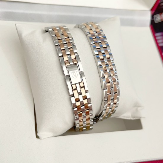 Panthre de Cartier / double chain Width 22mm.Length 30mm. Chain length 44cm卡地亚猎豹系列腕表/双圈表链宽度22mm 长度30mm 链条长度44cm瑞士进口石英机芯,316L精钢表壳表链。蓝晶石表冠,蓝宝石镜面,淬火钢蓝指针,双圈环绕链条,便捷珠宝扣。 Panthre de Cartier / double chain Width 22mm.Length 30mm. Chain length 44cm卡地亚猎豹系列腕表/双圈表链宽度22mm 长度30mm 链条长度44cm瑞士进口石英机芯,316L精钢表壳表链。蓝晶石表冠,蓝宝石镜面,淬火钢蓝指针,双圈环绕链条,便捷珠宝扣。