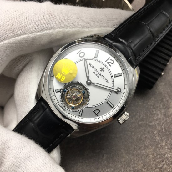 N9 Factory官网同步 原版复刻 江诗丹顿Vacheron Constantin伍陆之型系列 搭配全自动机芯机械陀飞轮!飞轮带有独特的马耳他桥杆,316L精钢表壳,头层意大利牛皮表带,折叠扣,蓝宝石玻璃水晶镜面,表盘:1.3.5.7.9.11.位.指针都含夜光显示!直径41毫米x13毫米 N9诚意之作 值得你品鉴! N9 Factory官网同步 原版复刻 江诗丹顿Vacheron Constantin伍陆之型系列 搭配全自动机芯机械陀飞轮!飞轮带有独特的马耳他桥杆,316L精钢表壳,头层意大利牛皮表带,折叠扣,蓝宝石玻璃水晶镜面,表盘:1.3.5.7.9.11.位.指针都含夜光显示!直径41毫米x13毫米 N9诚意之作 值得你品鉴!