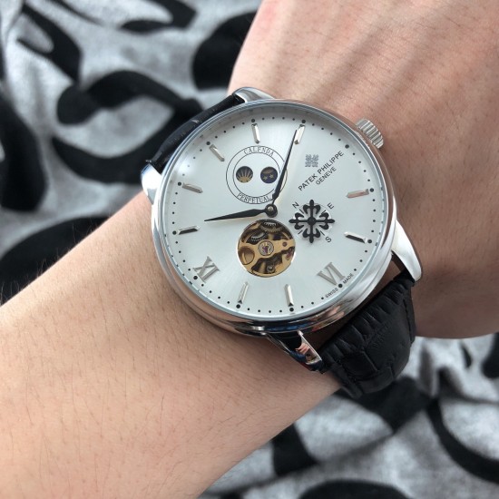实物拍摄品牌：百达翡丽-PATEK PHILPPE 类型：[酷]男士腕表表壳：316精钢（做工优质）表带：进口小牛皮/316精钢(两种可选)机芯：高级定制全自动机械机芯(走时稳定)材料：高级强化镀膜镜面尺寸：直径40mm 厚度12.5mm