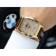 【品牌】:江诗丹顿(Vacheron Constantin )满天星系列【系列】:酒桶形马耳他 满天星【款式】:男士多功能腕表 【机芯】:原装进口西铁城全自动机械机芯 承载着高级制表新领域【玻璃】:蓝宝石【表带】:316精钢/原装精钢扣【表壳】:316精钢。 表盘直径:长40mm,宽37mm,厚10mm精美的曲线造就完美和谐的独特造,请认准机芯认准质量!(专注原装新机) 【品牌】:江诗丹顿(Vacheron Constantin )满天星系列【系列】:酒桶形马耳他 满天星【款式】:男士多功能腕表 【机芯】:原装进口西铁城全自动机械机芯 承载着高级制表新领域【玻璃】:蓝宝石【表带】:316精钢/原装精钢扣【表壳】:316精钢。 表盘直径:长40mm,宽37mm,厚10mm精美的曲线造就完美和谐的独特造,请认准机芯认准质量!(专注原装新机)