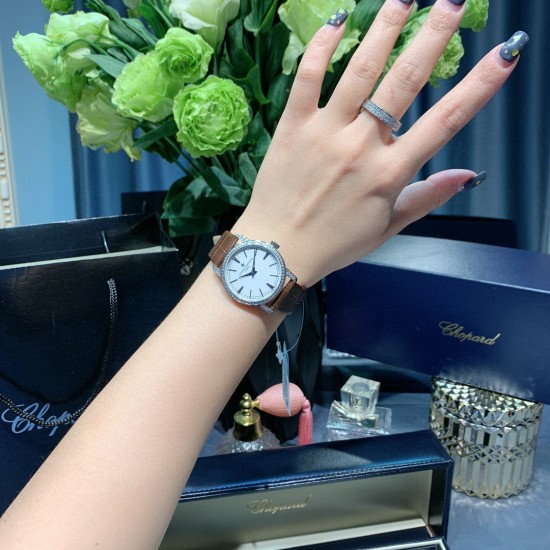 实拍2020年江诗丹顿传袭超薄系列-Vacheron Constantin 专为女神打造的,奢华时尚,采用进口316钢表壳,搭配原装进口9015机芯(0返修),天然蓝宝石玻璃镜面,直径33mm,超薄工艺7.8mm,超强防水30米,竹节纹进口小牛皮表带,一表一码。 实拍2020年江诗丹顿传袭超薄系列-Vacheron Constantin 专为女神打造的,奢华时尚,采用进口316钢表壳,搭配原装进口9015机芯(0返修),天然蓝宝石玻璃镜面,直径33mm,超薄工艺7.8mm,超强防水30米,竹节纹进口小牛皮表带,一表一码。