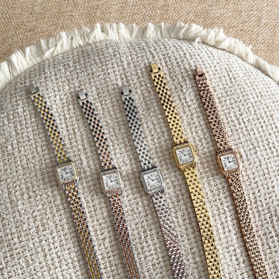 Panthre de Cartier / double chain Width 22mm.Length 30mm. Chain length 44cm卡地亚猎豹系列腕表/双圈表链宽度22mm 长度30mm 链条长度44cm瑞士进口石英机芯,316L精钢表壳表链。蓝晶石表冠,蓝宝石镜面,淬火钢蓝指针,双圈环绕链条,便捷珠宝扣。 Panthre de Cartier / double chain Width 22mm.Length 30mm. Chain length 44cm卡地亚猎豹系列腕表/双圈表链宽度22mm 长度30mm 链条长度44cm瑞士进口石英机芯,316L精钢表壳表链。蓝晶石表冠,蓝宝石镜面,淬火钢蓝指针,双圈环绕链条,便捷珠宝扣。