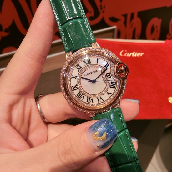 高品质, Ballon Bleu de Cartier卡地亚蓝气球腕表奢华系列,百搭尺寸36mm,简约又别具品味,搭配进口意大利鳄鱼纹小牛皮制作摒弃了现代盛行的繁复华丽的修饰,以简约重新诠释唯美,打造独家高品质,采用斯华洛水晶钻石制作出表盘 优雅精致高贵气质尽显无漏 高品质, Ballon Bleu de Cartier卡地亚蓝气球腕表奢华系列,百搭尺寸36mm,简约又别具品味,搭配进口意大利鳄鱼纹小牛皮制作摒弃了现代盛行的繁复华丽的修饰,以简约重新诠释唯美,打造独家高品质,采用斯华洛水晶钻石制作出表盘 优雅精致高贵气质尽显无漏