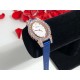 萧邦新款 LHEURE DU DIAMANT MEDIUM OVAL 此款LHeure du Diamant 椭圆形切割雕纹镶钻表盘 环以点缀钻石的表圈 优雅气韵 时尚风格和萧邦精湛的手工艺尽显无遗 光华耀目 MM™ 白玫同价