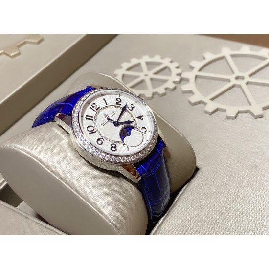 实拍 v18出品 狠货来袭 石英最高版本积家 约会大师系列 最新日月星辰 烤蓝针 表盘:立体太阳纹路、镶钻表盘、台湾厂立体数字真!太阳月亮浮现出立体效果!壳套:珠宝镶钻表壳、316L精钢、深度防水!玻璃:采用蓝宝石水晶表镜针:瑞士进口烤蓝色针表带:美洲鳄鱼皮表带尺寸:直径33mm,厚度8.5mm机芯:瑞士进口机芯瑞士质量保证零0⃣️返修 深度防水! 实拍 v18出品 狠货来袭 石英最高版本积家 约会大师系列 最新日月星辰 烤蓝针 表盘:立体太阳纹路、镶钻表盘、台湾厂立体数字真!太阳月亮浮现出立体效果!壳套:珠宝镶钻表壳、316L精钢、深度防水!玻璃:采用蓝宝石水晶表镜针:瑞士进口烤蓝色针表带:美洲鳄鱼皮表带尺寸:直径33mm,厚度8.5mm机芯:瑞士进口机芯瑞士质量保证零0⃣️返修 深度防水!
