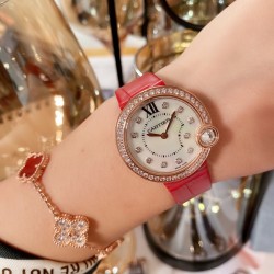 向每一天告白，卡地亚Ballon Blanc de Cartier系列！尺寸30mm！专柜正品同步版本 2019新款最美告白气球，进口机芯，鱼眼水晶玻璃表盘， 4时位置镶嵌明亮式切割菱形圆钻，316L精钢表壳，低调表带上手无敌舒适美，小红书推荐率超高。实物拍摄品质如一！