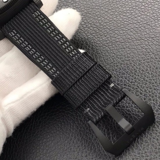VS新品预售：2019日内瓦沛纳海新款：PAM979—PAM616的弟弟：全新碳纤维表盘。预售期间下单，额外获赠2019年沛纳海官方定制布带。数量不多，仅限首批客户。