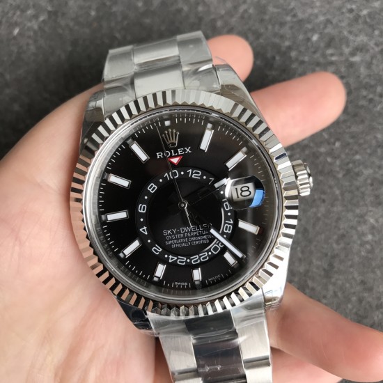 少量到货[色][色]N厂新品劳力士Rolex Sky-Dweller 天行者！【表壳】尺寸42MM，沉稳可靠、雍容大度！表圈采用劳力士Ring Command三角坑纹，旋转外圈可调转月份功能！抗刮损蓝宝石水晶，防反光凸透式放大日历窗【表带:】(蚝式钢)，蚝式，三排链节 蚝式摺扣配5毫米易调链节伸展系统【表盘】放射太阳纹理，刻度12小窗口红点月         份显示【机芯】搭载全自动机械9001机芯【功能】日期显示    月份显示   年历显示          双时区
