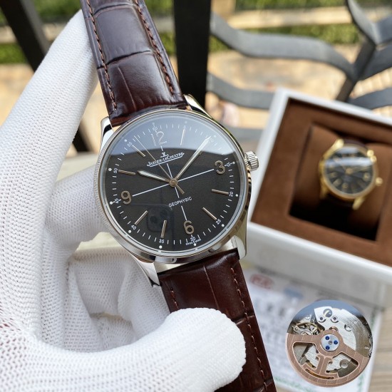 积家 Jaeger Lecoultre 经典重塑,物理天文台。本次改装原装自动锤,细节更完美,技惊四座,精湛工艺,淋漓尽致。采用全自动机械机芯,顶级316精钢表壳,进口小牛皮表带,矿物质超强镜面,尺寸43*13 积家 Jaeger Lecoultre 经典重塑,物理天文台。本次改装原装自动锤,细节更完美,技惊四座,精湛工艺,淋漓尽致。采用全自动机械机芯,顶级316精钢表壳,进口小牛皮表带,矿物质超强镜面,尺寸43*13