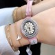 实拍 Cartier HYPNOSE系列腕表卡地亚椭圆双环交叠,演绎卡地亚柔美细腻的标志性风格。腕表灵动深邃,玫瑰金表壳镶嵌明亮式切割圆钻,太阳纹放射效果的表盘与剑形蓝钢指针,搭配鳄鱼皮带 典雅又唯美,再随机配送一条牛皮 30*26mm小号表款,搭配瑞士石英机芯,非常适合女性佩戴。 实拍 Cartier HYPNOSE系列腕表卡地亚椭圆双环交叠,演绎卡地亚柔美细腻的标志性风格。腕表灵动深邃,玫瑰金表壳镶嵌明亮式切割圆钻,太阳纹放射效果的表盘与剑形蓝钢指针,搭配鳄鱼皮带 典雅又唯美,再随机配送一条牛皮 30*26mm小号表款,搭配瑞士石英机芯,非常适合女性佩戴。