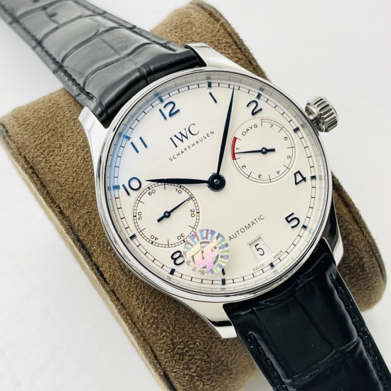 【ZF Factory销量神器】V5升级版 IWC万国葡7-葡萄牙系列 七日链 !1⃣️搭载定制版自动机械机芯!2⃣️独立小秒针,真动能指示!3⃣️蓝宝石玻璃镜面!4⃣️定制版意大利牛皮表带,原装扣子!5⃣️直径42毫米!ZF出品 必属精品 欢迎您的品鉴! 【ZF Factory销量神器】V5升级版 IWC万国葡7-葡萄牙系列 七日链 !1⃣️搭载定制版自动机械机芯!2⃣️独立小秒针,真动能指示!3⃣️蓝宝石玻璃镜面!4⃣️定制版意大利牛皮表带,原装扣子!5⃣️直径42毫米!ZF出品 必属精品 欢迎您的品鉴!