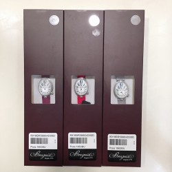 ⚠️到货啦 新版宝玑              实拍 Breguet-宝玑那不勒斯皇后系列！        史上最强最美 超薄 最新升级版本 绝对值得拥有的一款 正品一致的拉丁料绢表带 蓝宝石拱桥弧形玻璃 表盘用天然白色珍珠母贝 阿拉伯数字时符 经典的蓝钢宝玑指针 6点位设有一颗水滴形钻石  机芯是586/1自动上链机  我们一直正品完美复刻 那不勒斯皇后款 绝对的女神气质名媛款 最重要的是百搭得来不失少女心 必入款❗带上一秒变女神，各种派对，晚会，聚会，约会，发布会，让你BlingBling。