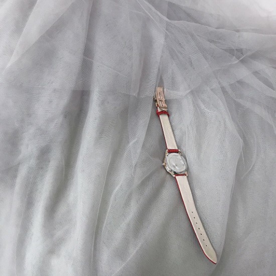 实拍 积家约会系列女表，天然贝母面，进口日月星辰石英机芯，蓝宝石镜面，精钢表壳表带，尺寸宽33mm，厚9mm