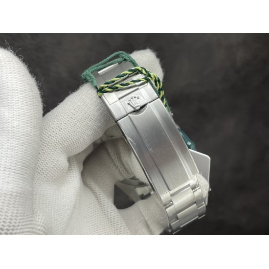 VS新款劳力士水鬼预售。41mm全新壳型正品开模(不是拿40mm壳改的),搭载全新3235机芯,72小时动能储存。没错,72小时。市面3235机芯,2824/2836实际动能储存时间在38小时左右,只能放一个晚上。全新3235机芯实测可放一个周末不停,真正的一劳永逸。首批享三年内配件五折升级服务,畅享无虑,升级无忧。 VS新款劳力士水鬼预售。41mm全新壳型正品开模(不是拿40mm壳改的),搭载全新3235机芯,72小时动能储存。没错,72小时。市面3235机芯,2824/2836实际动能储存时间在38小时左右,只能放一个晚上。全新3235机芯实测可放一个周末不停,真正的一劳永逸。首批享三年内配件五折升级服务,畅享无虑,升级无忧。