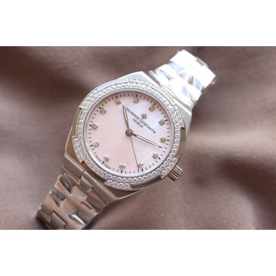 实拍【Vacheron Constantin江诗丹顿】纵横四海系列OVERSEAS女款小号型钢带款——一款极具魅力和旅行精神的女性腕表【表壳】直径36mm适合大部分女性佩戴,84颗圆形切割施华洛水更是钻璀璨夺目 【表盘】简约的大三针设计 旭日纹缎面拉丝的工艺处理 深邃优雅 时标均带白色夜光涂层 【机芯】CITIZEN8系列改Cal.5300机芯(机芯稳定零返修 ) 原装18k纳米镀金质摆陀 实拍【Vacheron Constantin江诗丹顿】纵横四海系列OVERSEAS女款小号型钢带款——一款极具魅力和旅行精神的女性腕表【表壳】直径36mm适合大部分女性佩戴,84颗圆形切割施华洛水更是钻璀璨夺目 【表盘】简约的大三针设计 旭日纹缎面拉丝的工艺处理 深邃优雅 时标均带白色夜光涂层 【机芯】CITIZEN8系列改Cal.5300机芯(机芯稳定零返修 ) 原装18k纳米镀金质摆陀
