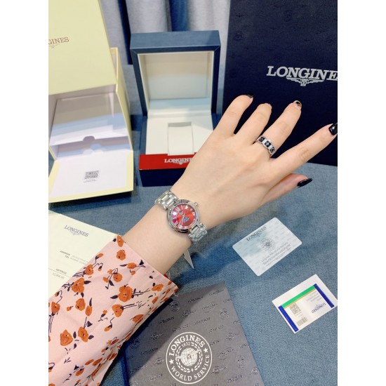 【赵丽颖同款!任敏同款!时尚杂志封面款!】浪琴心月系列最新女士腕表,超级热门!全网性价比之最!总有客户说别家便宜,那么请客户们好好看看细节做工吧!不要一味比价格而忽略最重要的品质!精钢三件套表壳,整表打磨精细,线条流畅度极好,进口真月相石英机芯,表径30.5mm,抗磨损合成双卜蓝宝石镜面(数据同步正品,是不是蓝宝一测便知),精钢表链搭配原装三折式表扣,每一个表都是独立编码没有重复! 【赵丽颖同款!任敏同款!时尚杂志封面款!】浪琴心月系列最新女士腕表,超级热门!全网性价比之最!总有客户说别家便宜,那么请客户们好好看看细节做工吧!不要一味比价格而忽略最重要的品质!精钢三件套表壳,整表打磨精细,线条流畅度极好,进口真月相石英机芯,表径30.5mm,抗磨损合成双卜蓝宝石镜面(数据同步正品,是不是蓝宝一测便知),精钢表链搭配原装三折式表扣,每一个表都是独立编码没有重复!