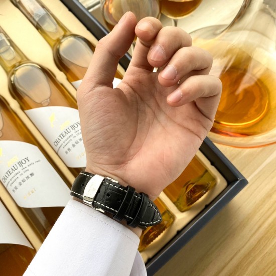 浪琴 Longines 精品男士腕表,经典大三针设计,尊贵大气,绅士风范,卓越品质,热卖全城。采用全自动机械机芯,顶级316精钢表壳,进口小牛皮表带,矿物质超强镜面,尺寸40*13 浪琴 Longines 精品男士腕表,经典大三针设计,尊贵大气,绅士风范,卓越品质,热卖全城。采用全自动机械机芯,顶级316精钢表壳,进口小牛皮表带,矿物质超强镜面,尺寸40*13