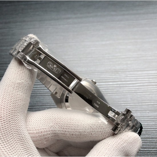 劳力士ROLEX R40 SF Factory 新款Oyster Perpetual Pearlmaster 39(蚝式恒动Pearlmaster 39)腕表,堪为宝石镶嵌腕表系列之瑰宝。 永恒黄金腕表镶嵌最珍稀的钻石,充分展现劳力士在宝石镶嵌方面的非凡技艺。品牌:Rolex劳力士系列:蚝式恒动腕表机芯:全自动机械表带:镶钻精钢表链尺寸:43.5 x 13mm材料:316精钢+蓝宝石玻璃 三杰精致推荐男士机械腕表 SJ为你精心打造超真实实物图拍摄 劳力士ROLEX R40 SF Factory 新款Oyster Perpetual Pearlmaster 39(蚝式恒动Pearlmaster 39)腕表,堪为宝石镶嵌腕表系列之瑰宝。 永恒黄金腕表镶嵌最珍稀的钻石,充分展现劳力士在宝石镶嵌方面的非凡技艺。品牌:Rolex劳力士系列:蚝式恒动腕表机芯:全自动机械表带:镶钻精钢表链尺寸:43.5 x 13mm材料:316精钢+蓝宝石玻璃 三杰精致推荐男士机械腕表 SJ为你精心打造超真实实物图拍摄