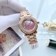 萧邦 Chopard Happy Diamonds 走珠系列腕表。巧妙运用其经典元素，发挥传奇般的大胆创意，展现浓厚的现代气息。天然珍珠贝母表盘搭配罗马、条钉刻度，采用双层玻璃镜面使钻石在表盘悬空游走，进口石英机芯，气质优雅之选，让你举手投足间优雅从容。尺寸32mm*35mm*10mm️
